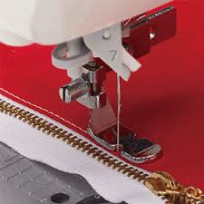Adjustable Zipper Foot (Narrow) www.Dualfeed.com.sg