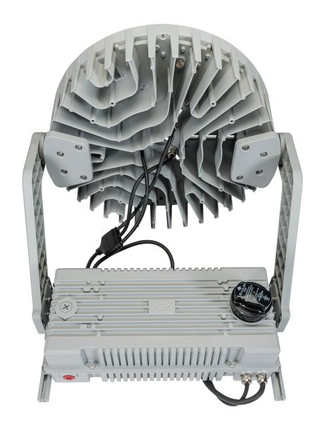 750W LED Sports Light Flood, 5000K, 70 CRI, 30° Beam Angle, 208-480V Input, 0-10V Dimmable, Yoke Mount and Glare Shield - alternate image 3