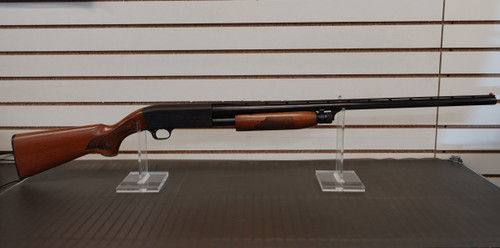 1977 ITHACA MODEL 37 FEATHERLIGHT 12 GA PREOWNED 40TH ANNV DUCKS, Ithaca 37 Featherlight 1977 shotgun, Ducks anniversary Ithaca shotgun, vintage Ithaca pump 12 gauge, Ithaca 37 side view, Featherlight shotgun wood stock, bottom eject shotgun