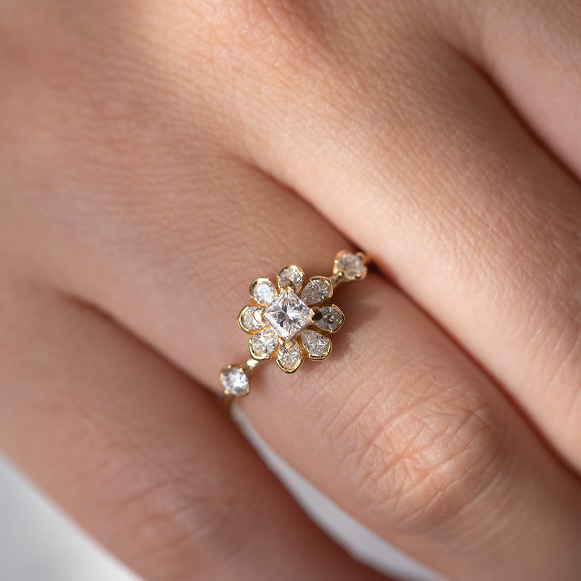 Artemer: Flower Diamond Engagement Ring in 18ct yellow gold, tomfoolery