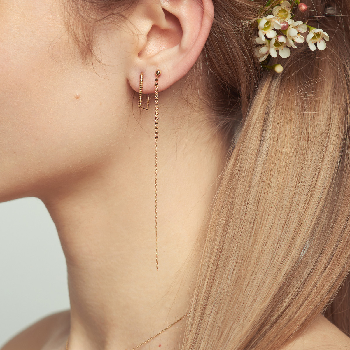 Poppy Finch: Shimmer Line Earrings in 18ct yellow gold, tomfoolery