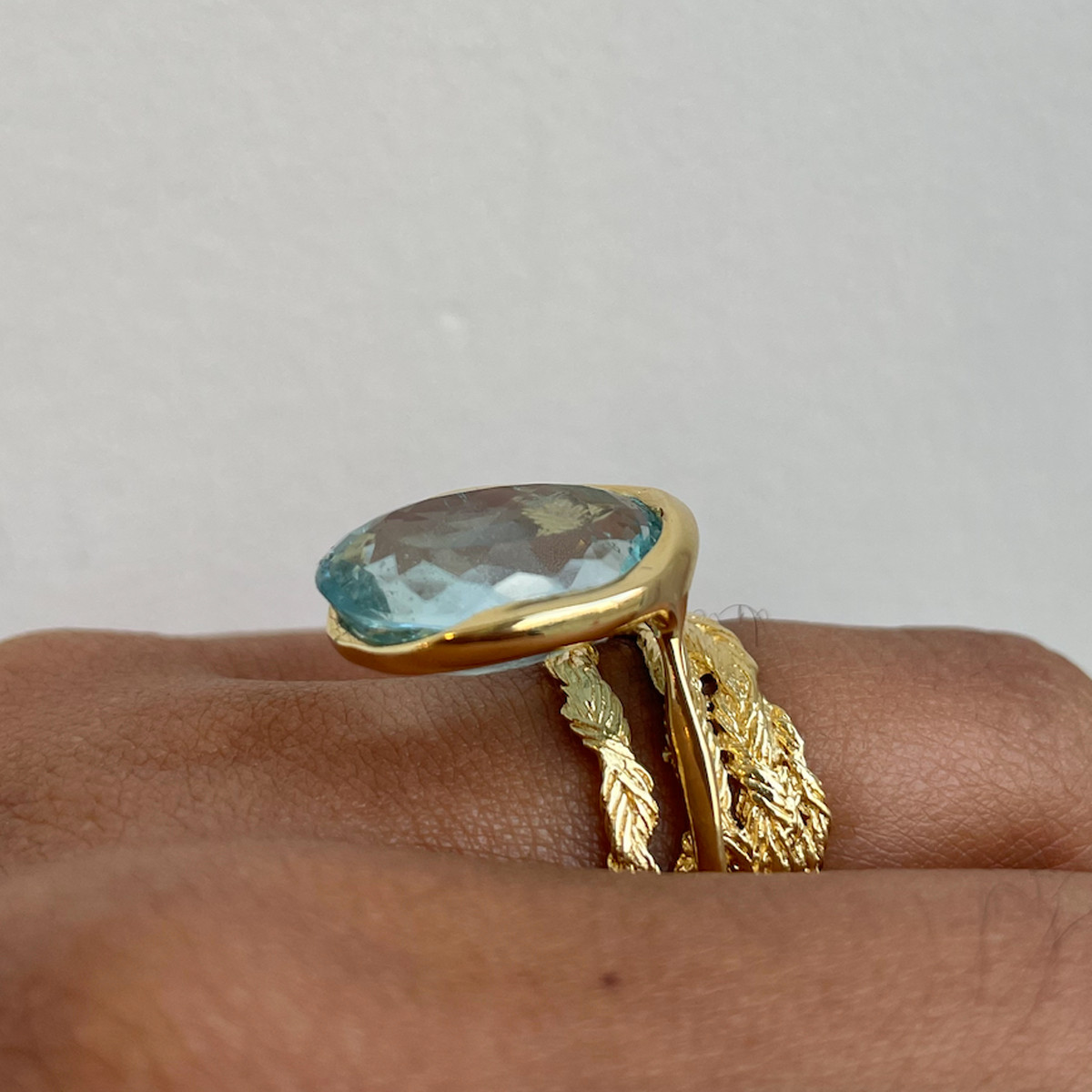 Uno Bri Art Ring by Kika Alvarenga available at tomfoolery London as a part of Art Ring 2022 exhibition.