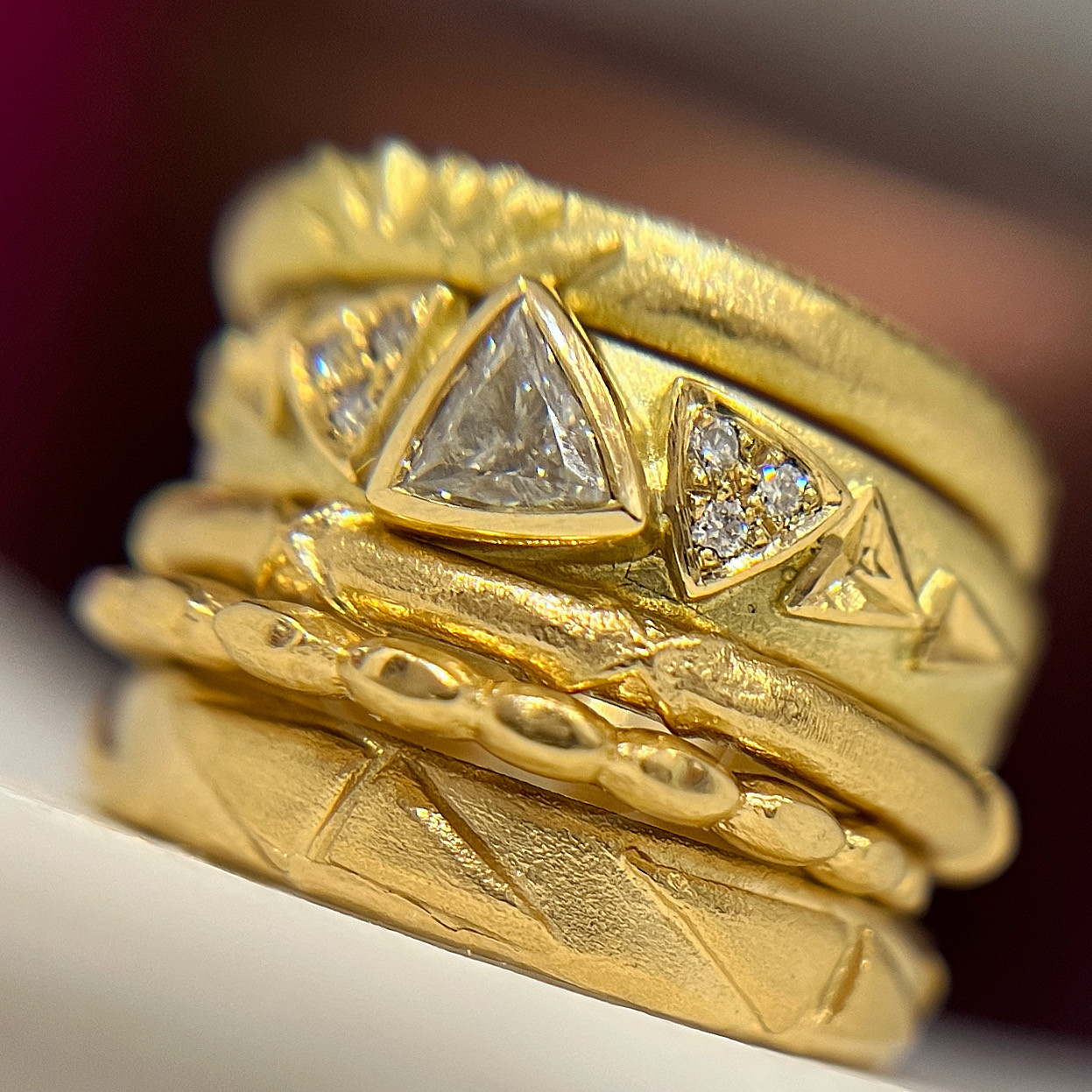 9ct Yellow Gold Engraved Triangle Band