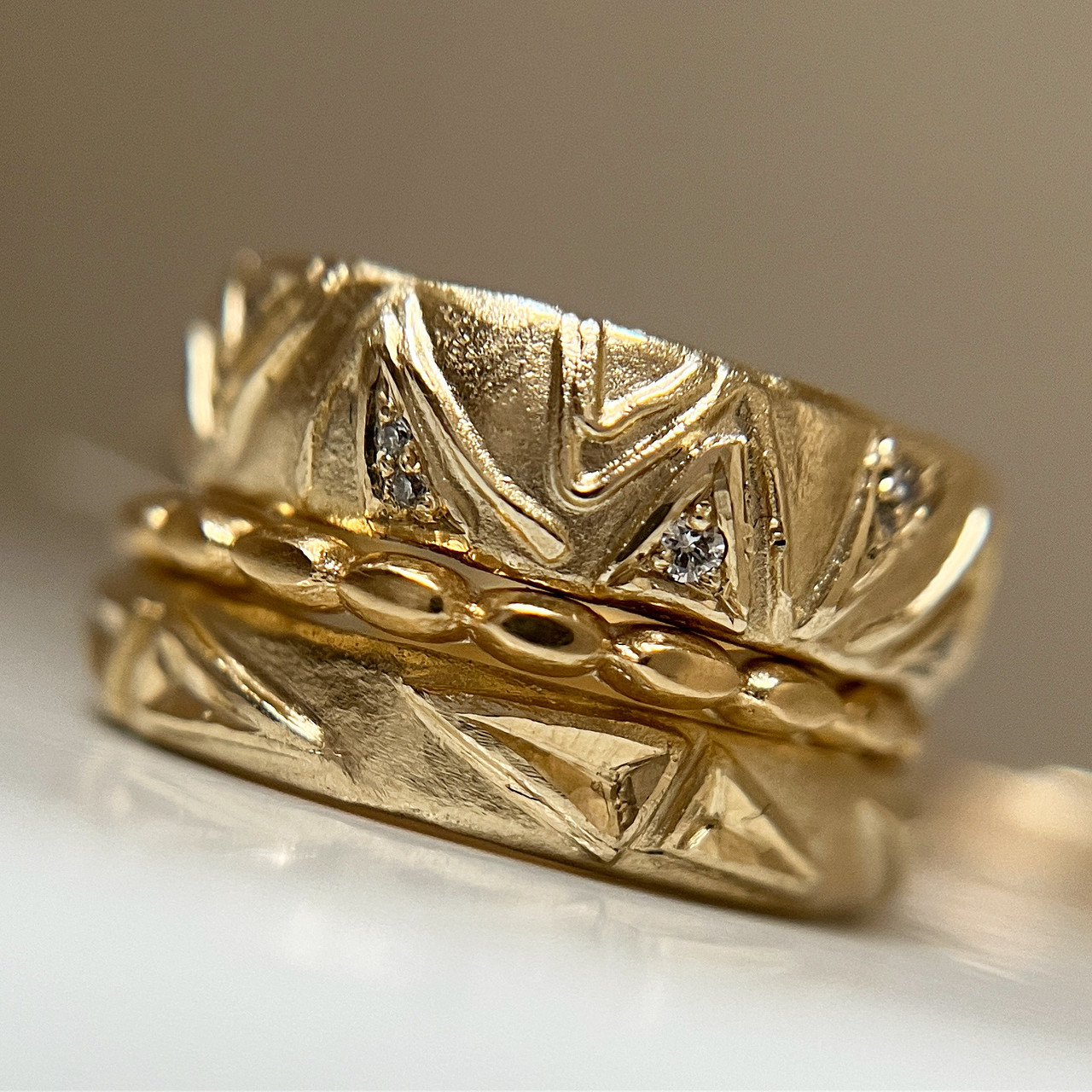 9ct Yellow Gold Engraved Triangle Band