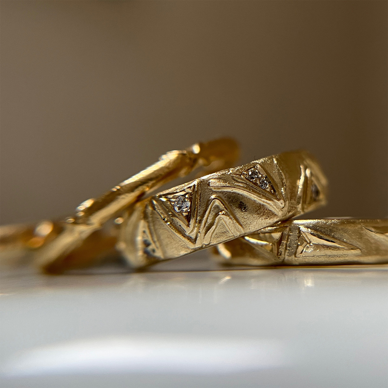 9ct Yellow Gold Engraved Triangle Band