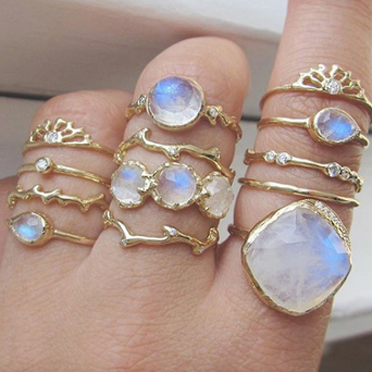 Haku Lei Moonstone Ring, Misa, tomfoolery