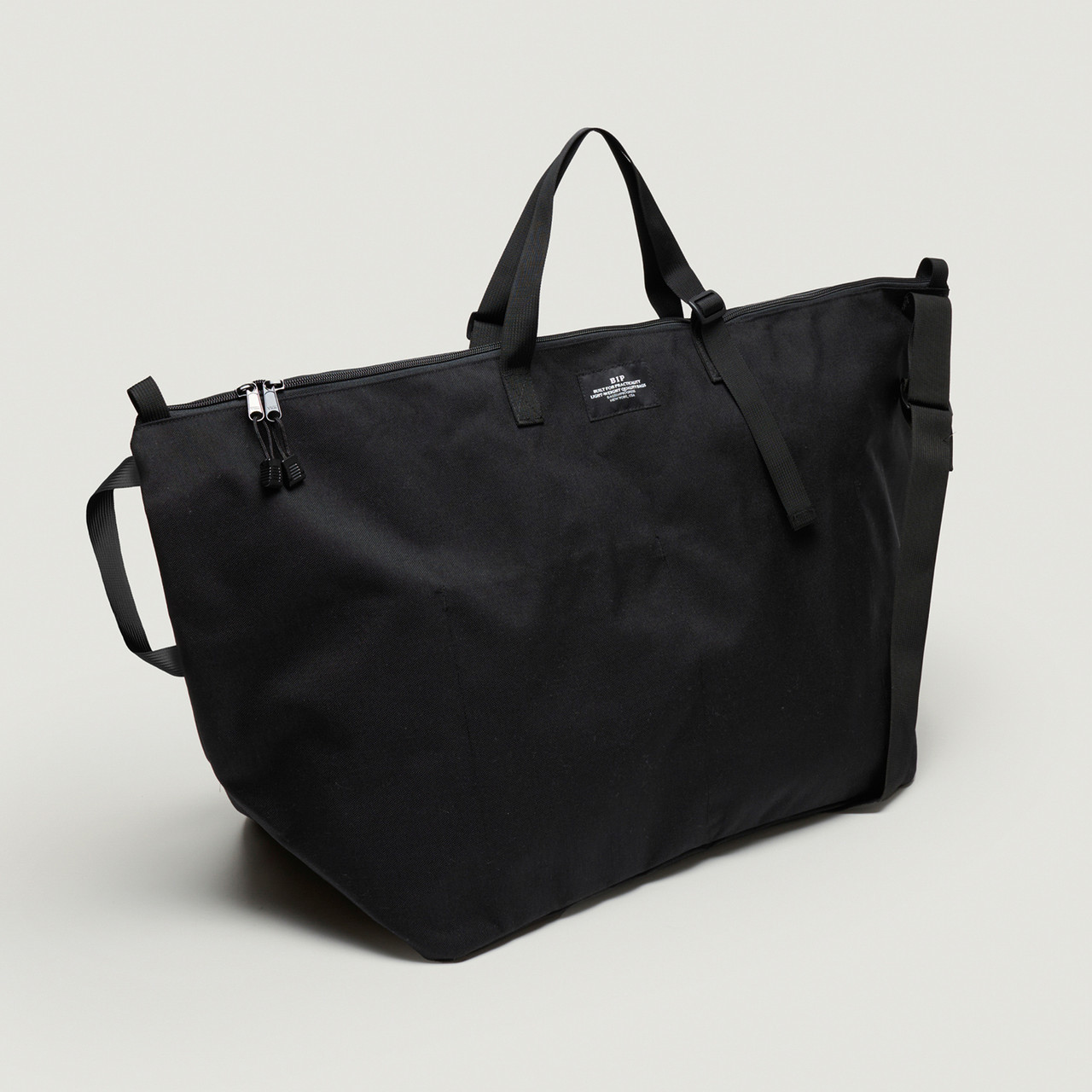 Traveler Duffle Large Bag in Black - Tomfoolery London