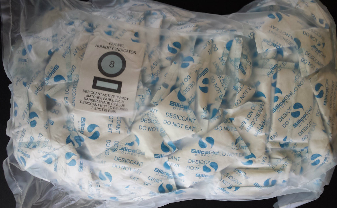 Bulk pack of 10g Tyvek silica gel desiccant packets