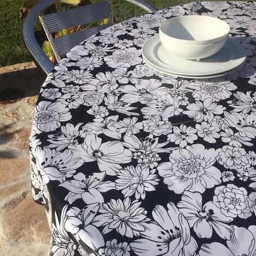 Round Oilcloth Tablecloth, Black Chantilly