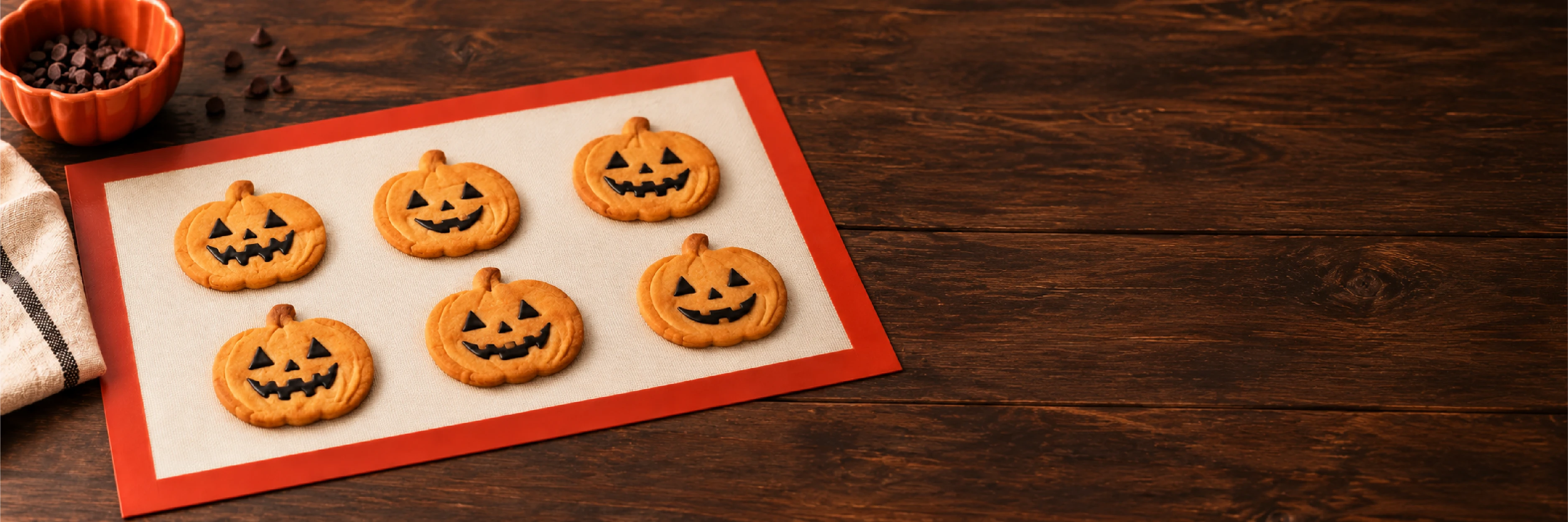 Packnwood reusable silicone baking mat with pumpkin cookies
