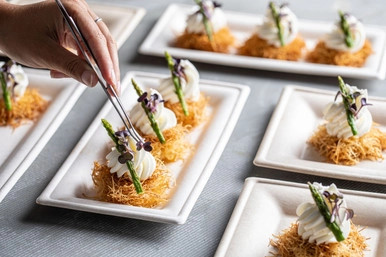 Rectangular White Sugarcane Plate - L:10in W:5in - 500 pcs