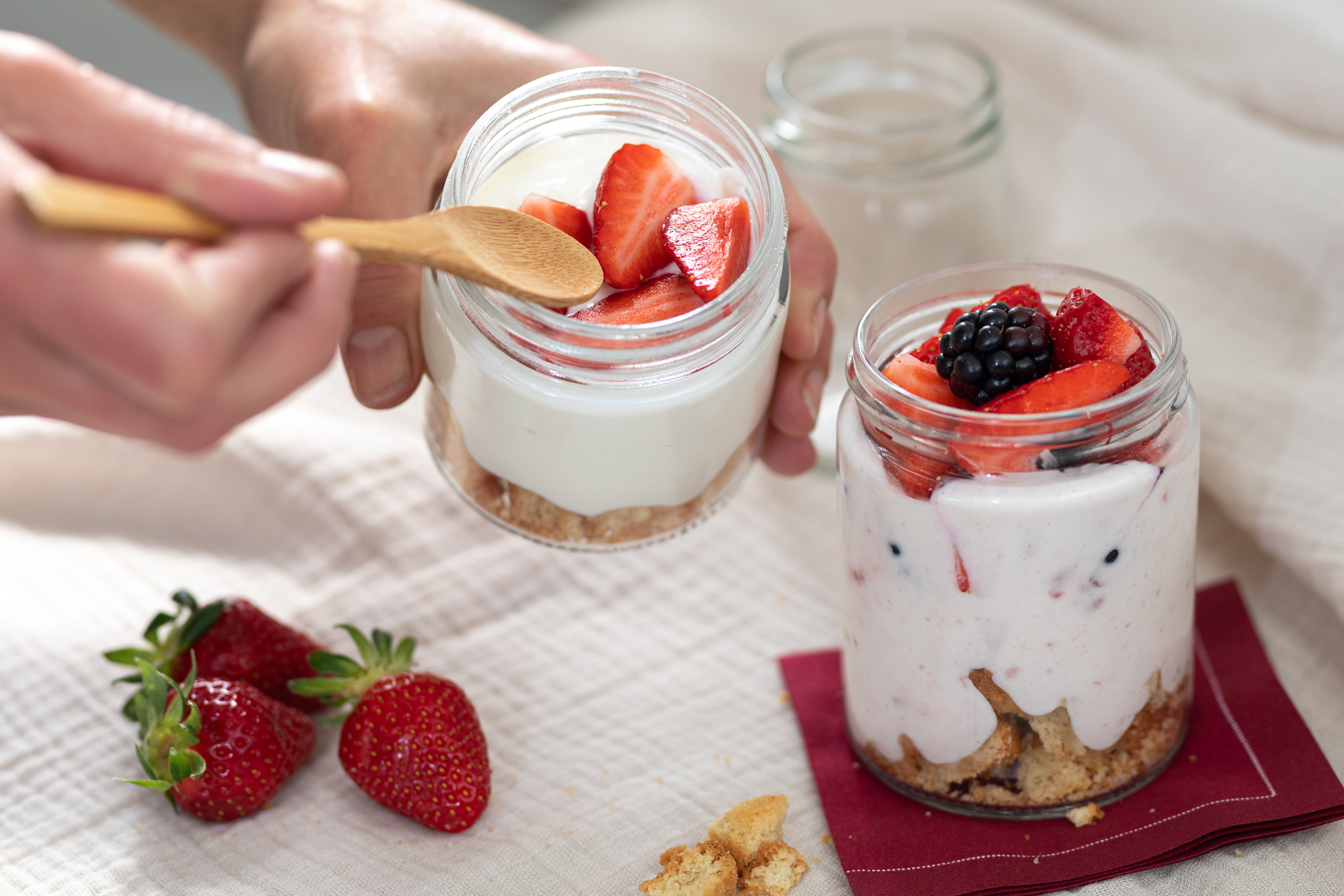 Round reusable jar glass with aluminium cap - 10oz D:2.75in W:2.87in H:3.77in - 20 pcs