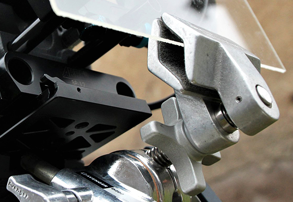 Cardellini
Flexible Film Grip Clamps Table