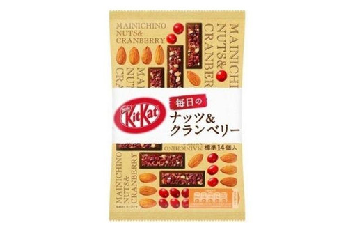 Kit Kat - Mainichino Nuts & Cranberry - 100g (foreign writing)