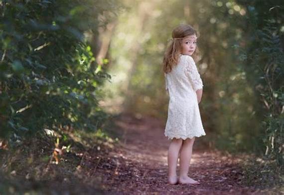 What a romantic lace flower girl dress for wedding!