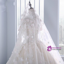 Stunning 2017 Unique Boat Neck Ball Gown Wedding Dresses Long Train With Flowers Beading