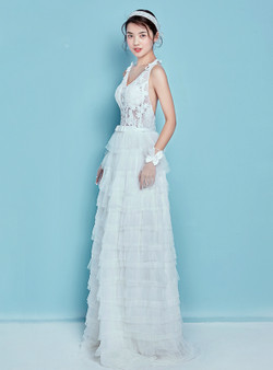 Sexy White Tulle Lace V-neck Backless Ruffle Wedding Dress