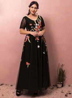 Plus Size Black Tulle Short Sleeve Embroidery V-neck Prom Dress