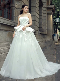 White Strapless Satin Tulle Backless Appliques Wedding Dress