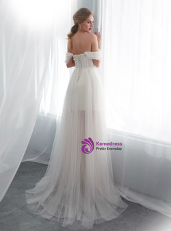 Beach Champagne Tulle Sweetheart Neck Backless Wedding Dress