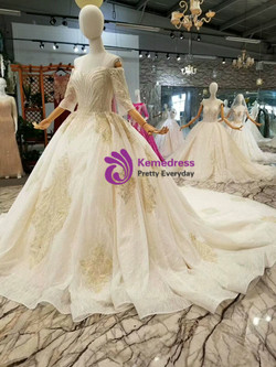 Champagne Tulle Lace Appliques Off The Sohulder Short Sleeve Wedding Dress