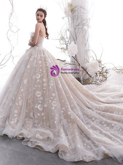 Fashion Champagne Tulle Sweetheart Appliques Sequins Wedding Dress With Train