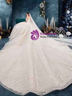 Charming Champagne Tulle Sequins Sweetheart Neck Sleeveless Wedding Dress With Train