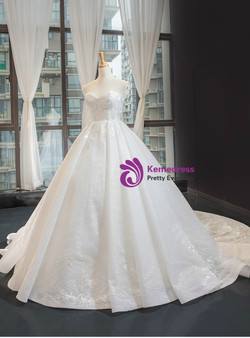 Elegant White Tulle Appliques Sweetheart Sleeveless Luxury Wedding Dress