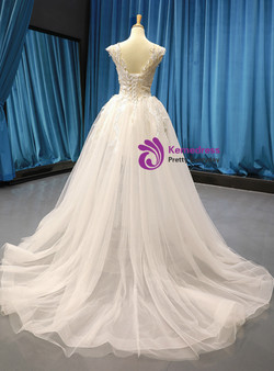 Glamorous White Ball Gown Tulle Appliques Bateau Backless Wedding Dress