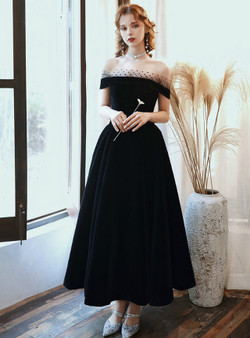 Dreamy Black Velvet Off the Shoulder Short Prom Party Dress 2020