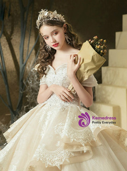 Tulle Lace Appliques Off the Shoulder Beading Short Sleeve Wedding Dress Tulle Lace Appliques Off the Shoulder Beading Short Sleeve Wedding Dress