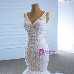  White Mermaid Tulle Lace V-neck Wedding Dress