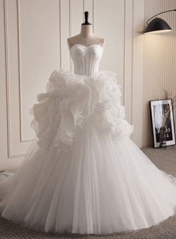 White Tulle Sweetheart Hand Work Flower Wedding Dress