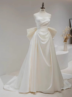 Ivort Satin Strapless Pleats Bow Wedding Dress