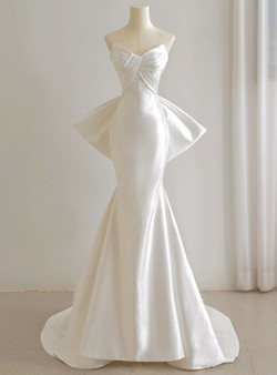 White Mermaid Satin Strapless Pleats Wedding Dress With Bow White Mermaid Satin Strapless Pleats Wedding Dress With Bow