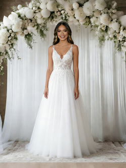 White Tulle Appliques Wedding Dress