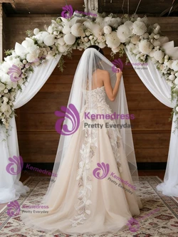 Champagne Tulle Strapless Appliques Wedding Dress