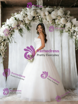 White Tulle Strapless Pleats Wedding Dress