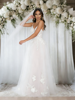 White Tulle Appliques Spaghetti Straps Wedding Dress
