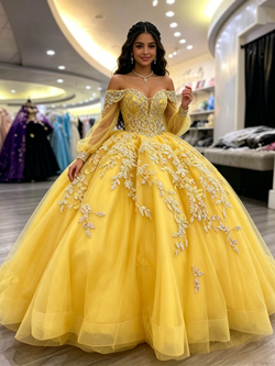 Yellow Tulle Off the Shoulder Appliques Quinceanera Dress