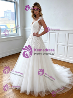 A-Line White Tulle Lace Appliques Wedding Dress