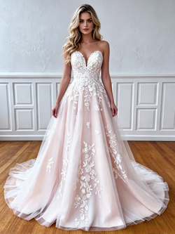 Champagne Tulle Appliques Strapless Wedding Dress