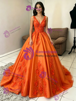 Oragne Tulle V-neck Appliques Quinceanera Dress