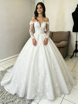 White Tulle Long Sleeve Appliques Quinceanera Dress