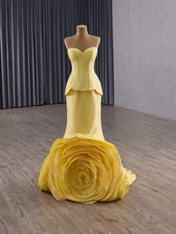 Sexy Yellow Mermaid Strapless Prom Dress