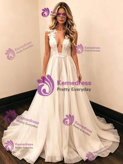 White Tulle V-neck Lace Wedding Dress