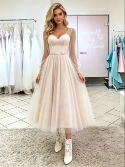 Long Sleeve Tulle V-neck Wedding Dress