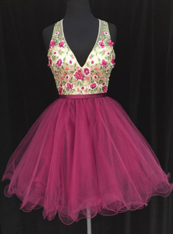 V-neck Sleeveless Appliqued Homecoming Dresses
