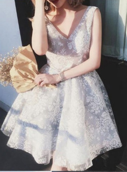 A Line V neck Lace Homecoming Dress Sleeveless Tulle Short Ball Gowns