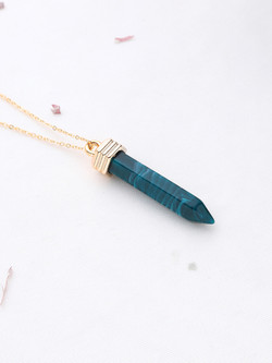 Metal Detail Choker With Contrast Pendant